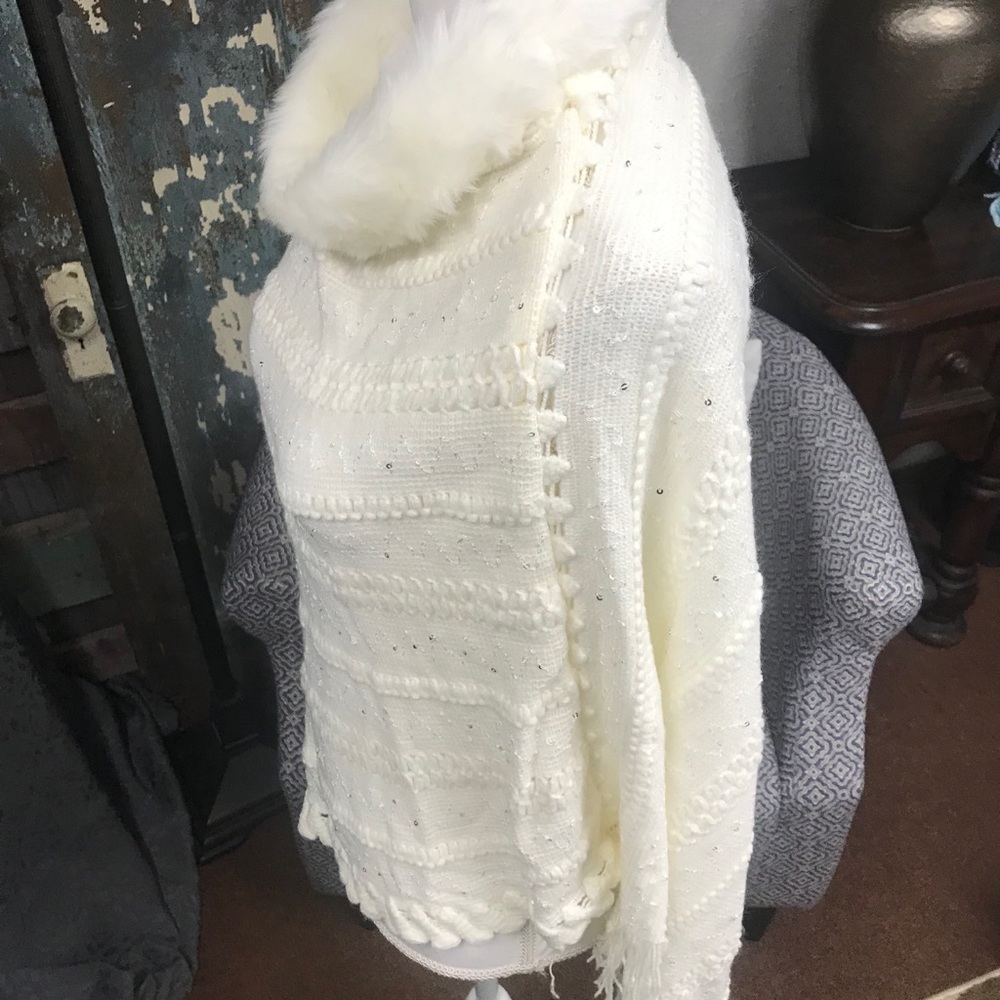 Magnificent poncho, Great for the holidays